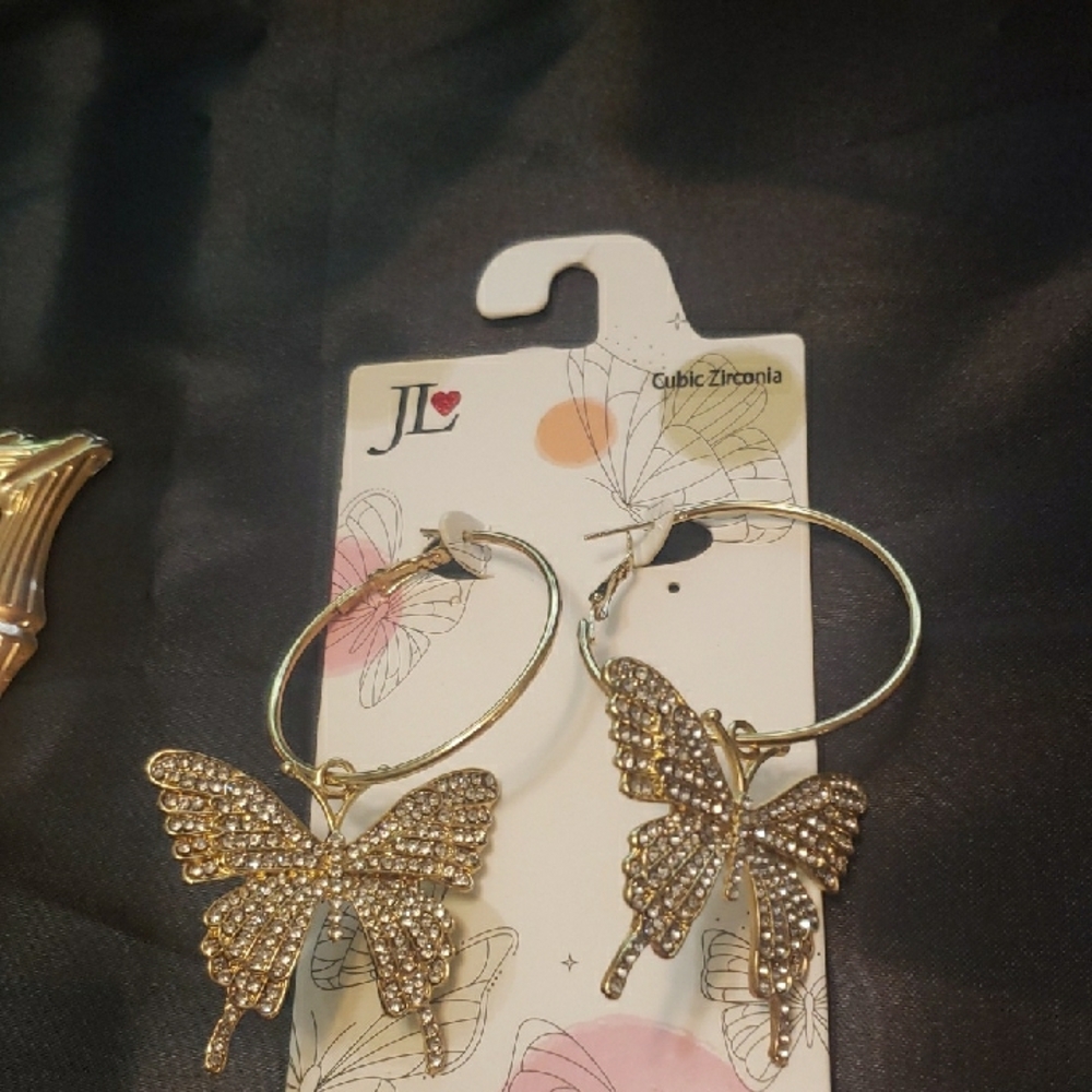 Variety of Earrings NEW and DAMAGED.